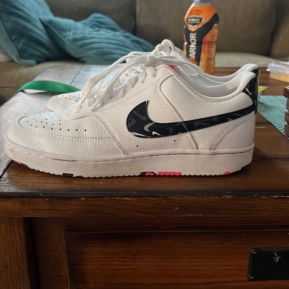 Almost brand new Nike air forces size 8 - Picture 2 of 5